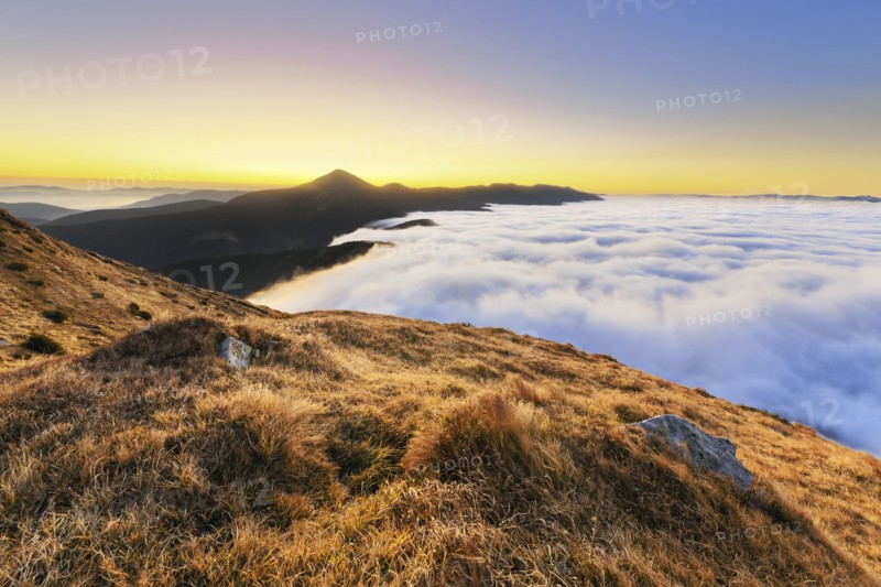 Ukraine, Zakarpattia region, Rakhiv district, Carpathians, Chornohora, mountain Hoverla, mountain Petros, Landscape with mountains and clouds