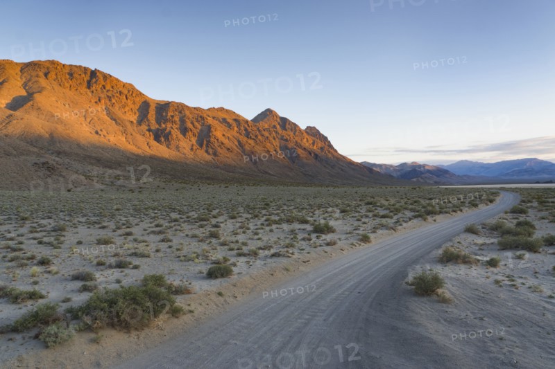 USA, California, Empty road in Death Valley National Park