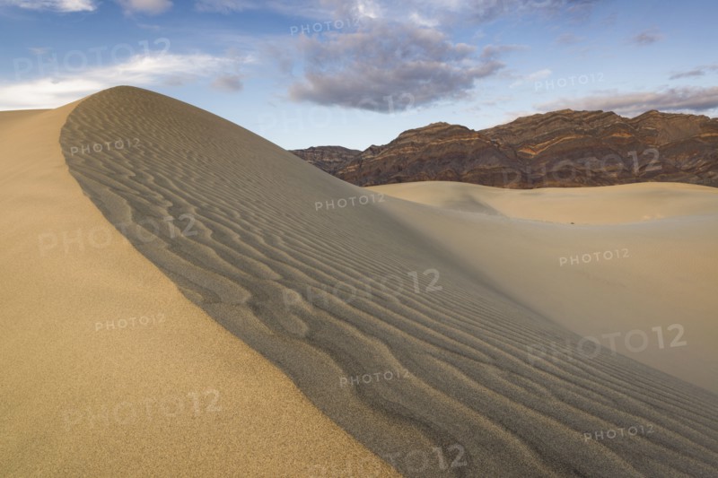 USA, California, Death Valley National Park, Eureka Dunes, Rippled sand dune