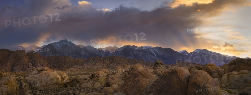 USA, California, Alabama hills, Snowcapped mountains at sunset