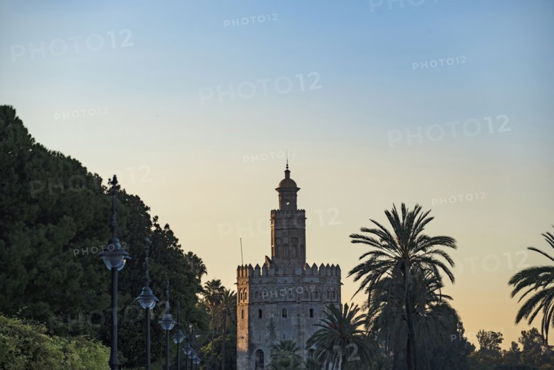 Spain, Andalusia, Seville, Torre del Oro at dawn