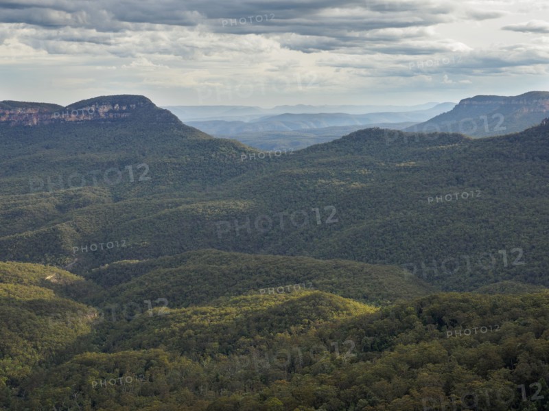 Australia, New South Wales, Jamison Valley, Storm clouds above Blue Mountains