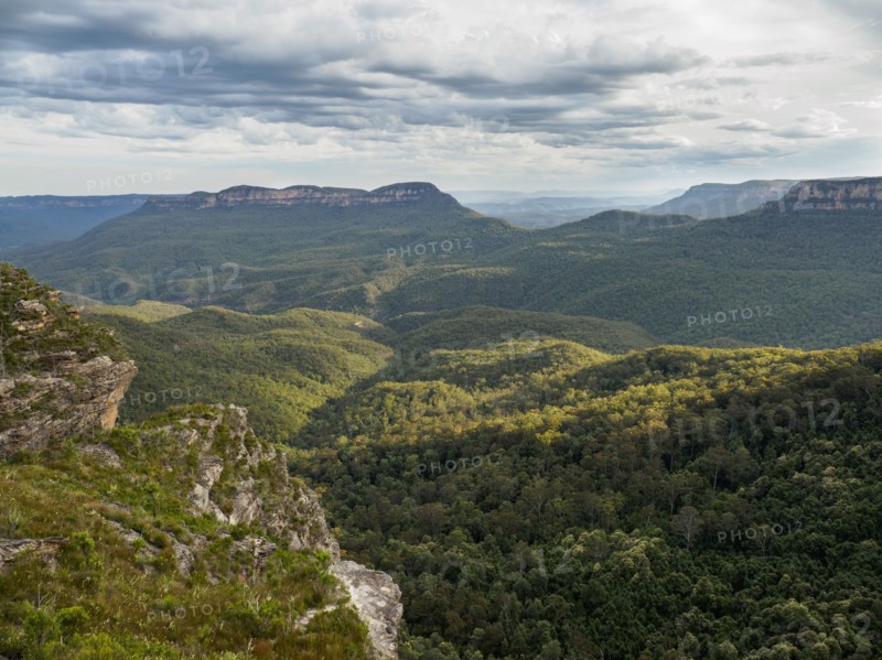 Australia, New South Wales, Jamison Valley, Storm clouds above Blue Mountains