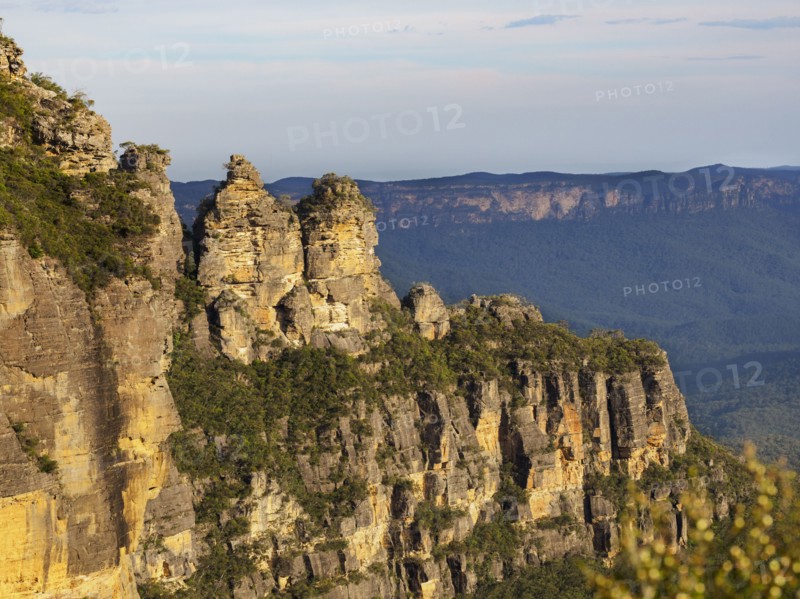 Australia, New South Wales, Blue Mountains, Storm clouds above Three Sisters
