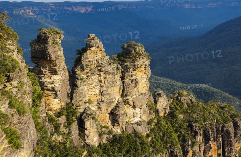Australia, New South Wales, Blue Mountains, Storm clouds above Three Sisters