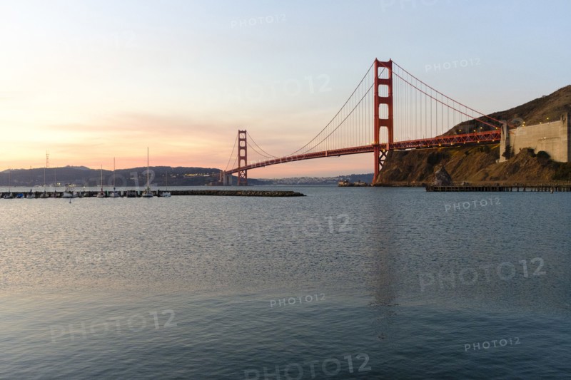 USA, California, San Francisco, Golden Gate Bridge at sunset