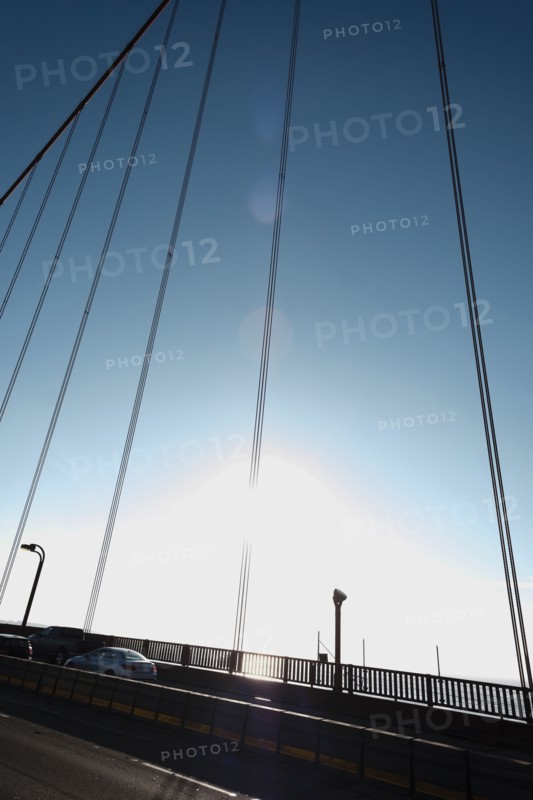 USA, California, San Francisco, Golden Gate Bridge in sunlight