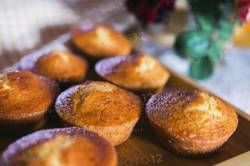 Cupcakes on wooden tray