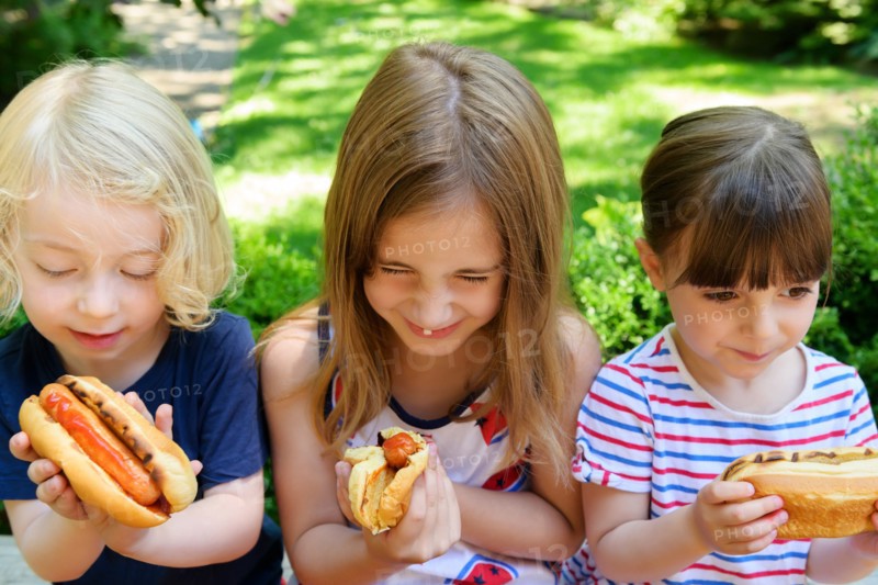 Children eating hot dogs