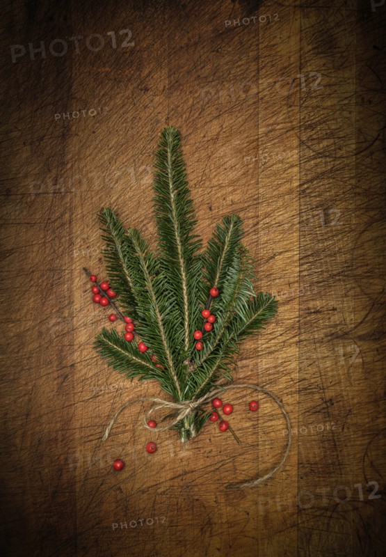Pine fronds and mistletoe berries