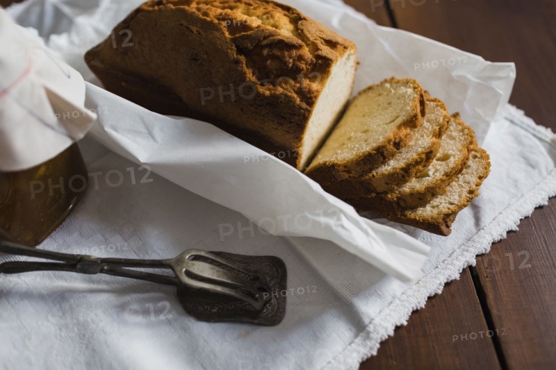 Sliced loaf cake