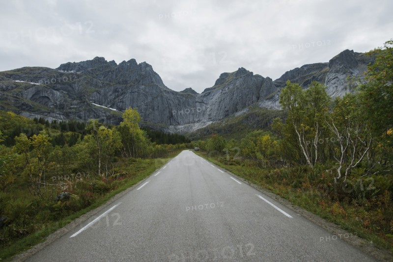 Norway, Lofoten Islands, Empty road in mountain landscape