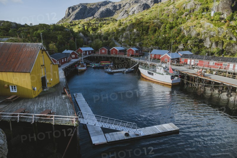 Norway, Lofoten Islands, Nusfjord, Dock in traditional fishing village