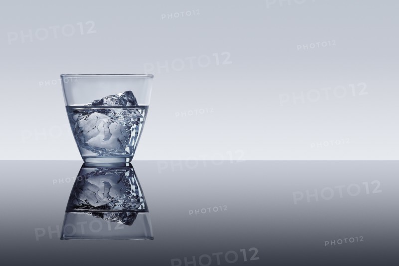 Gin with ice