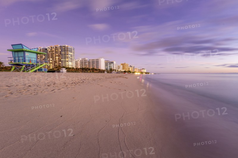 USA, Florida, Miami, Lifeguard hut and hotels on beach