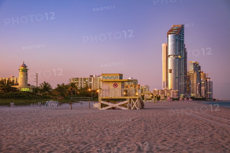 USA, Florida, Sunny Isles Beach, Lifeguard hut on beach