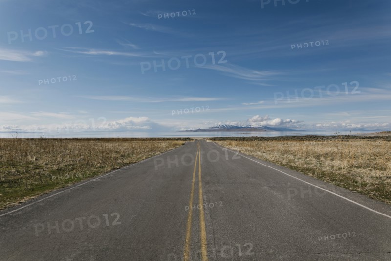 USA, Utah, Salt Lake City, Empty road under blue sky