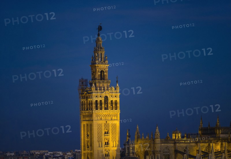 Spain, Seville, Giralda and Catherdral of Seville, Giralda and Cathedral of Seville