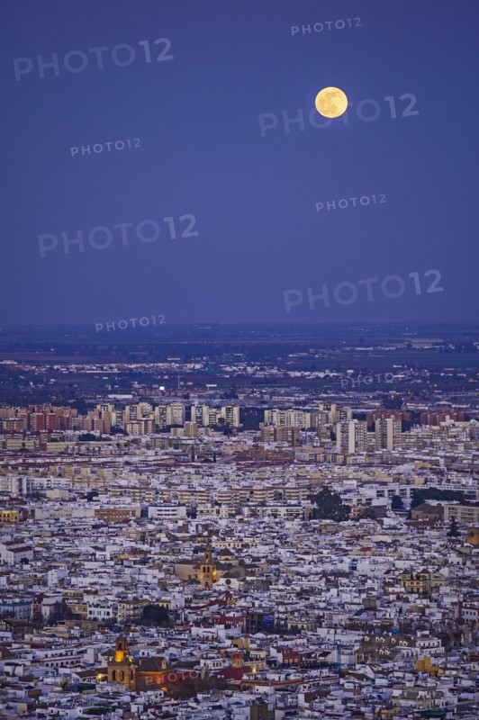 Spain, Andalusia, Seville, Moonrise over cityscape