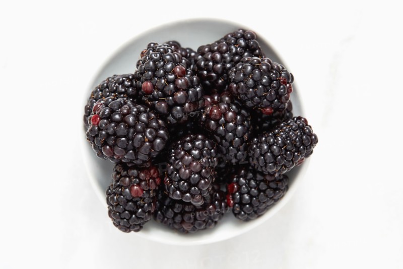 Blackberries in bowl