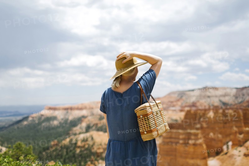 USA, Utah, Bryce Canyon, Woman in hat looking at canyon