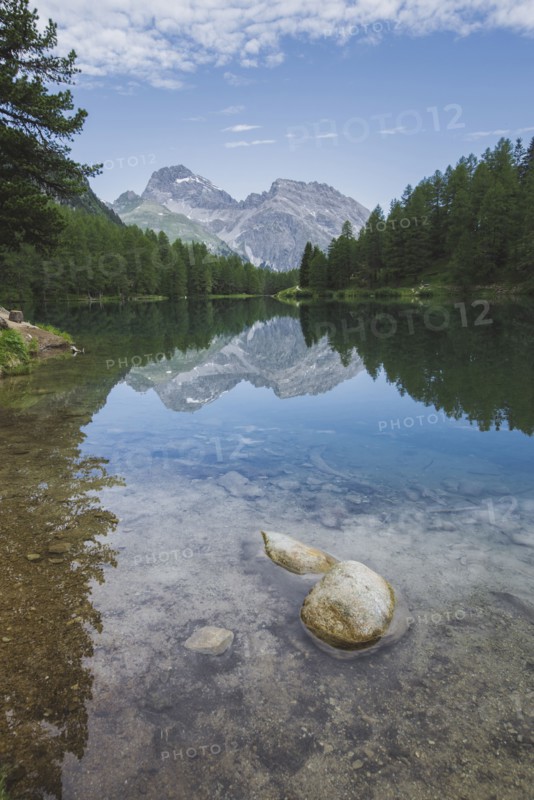Switzerland, Bravuogn, Palpuognasee, Scenic view of Palpuognasee lake in Swiss Alps