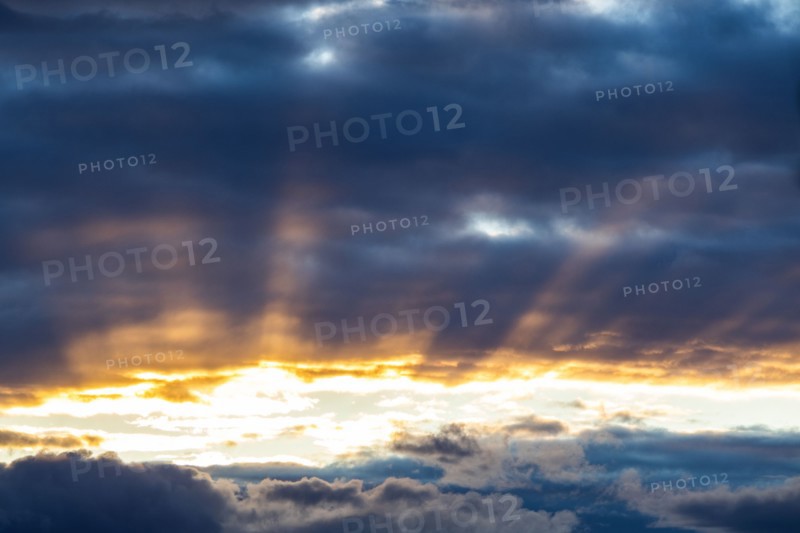 USA, Idaho, Boise, Dramatic sunset with rays of god
