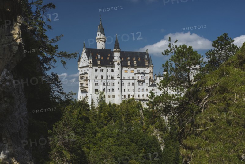Germany, Schwangau, Neuschwanstein castle among autumn trees