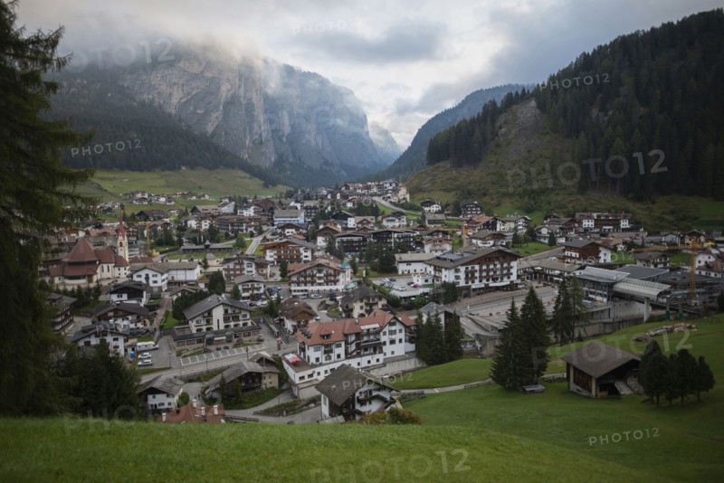 Italy, Ortisei, Scenic view of village in Dolomites