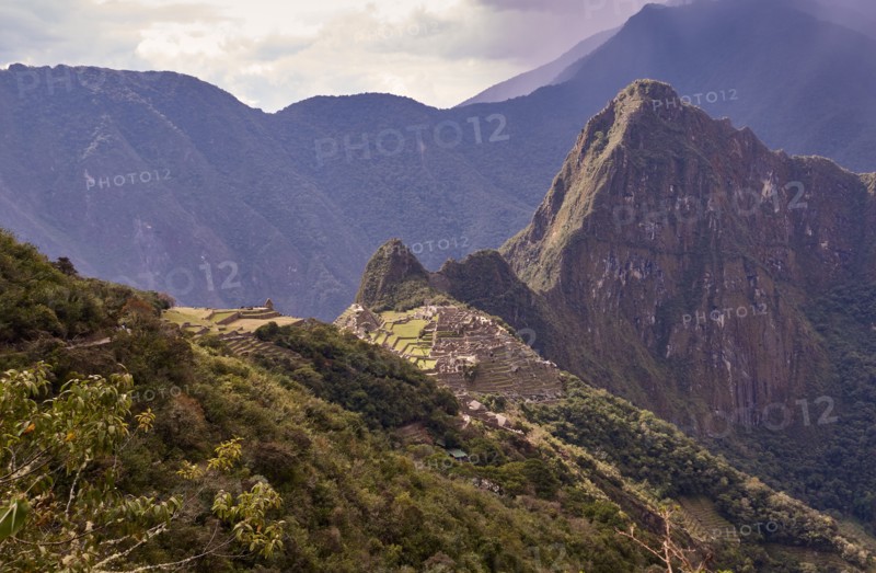 Peru, Machu Pichu, Machu Picchu and ruins of aztec village