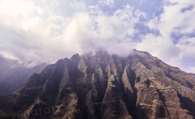 USA, Hawaii, Kauai, Na Pali, Na Pali Mountains in clouds