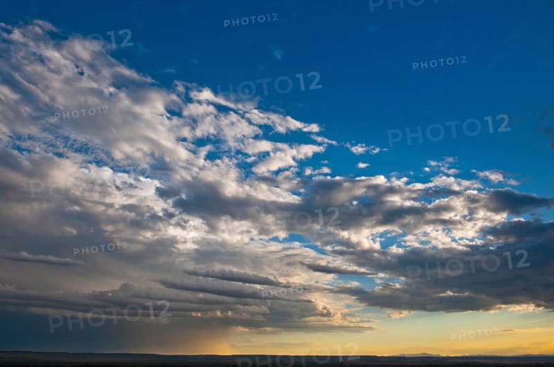 USA, South Dakota, Sunset with parting sun over prairie