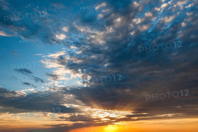 USA, South Dakota, Cloudscape with setting sun