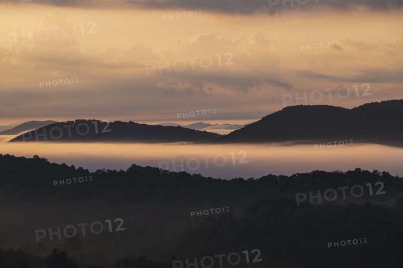 USA, Georgia, Fog and clouds above Blue Ridge Mountains at sunrise