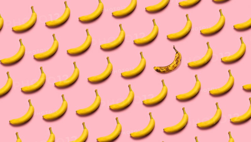 Rows of bananas on pink background
