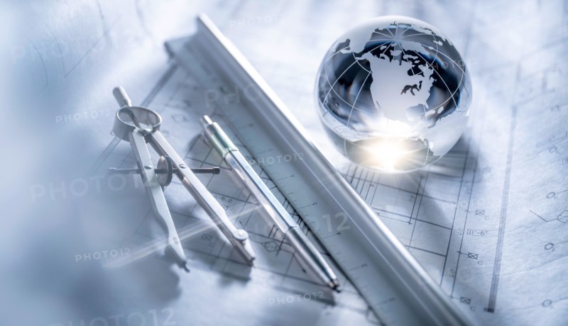 Glass globe and drawing equipment
