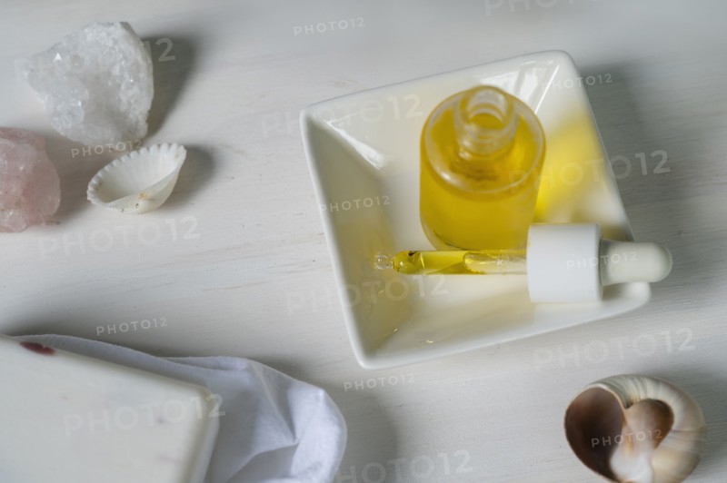 Moisturizing oil and seashells