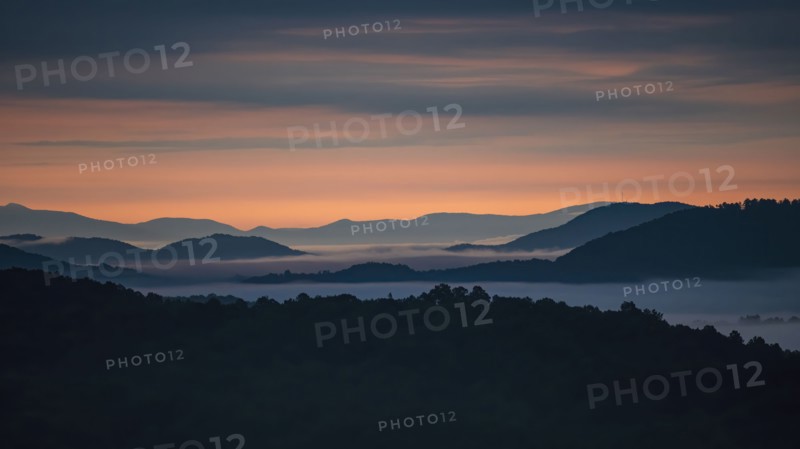 USA, Georgia, Blue Ridge Mountains covered with fog at sunrise