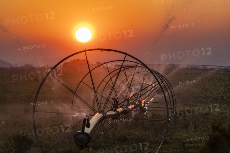 USA, Idaho, Bellevue, Irrigation wheel at sunset