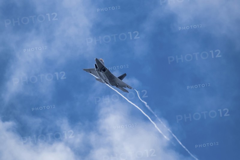 Lockheed Martin F-22 Raptor flying against sky
