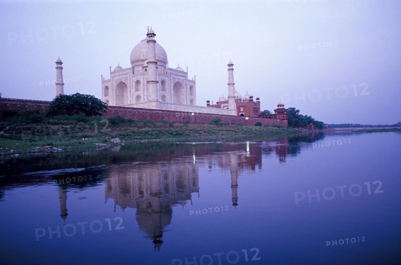 Taj Mahal reflecting in river