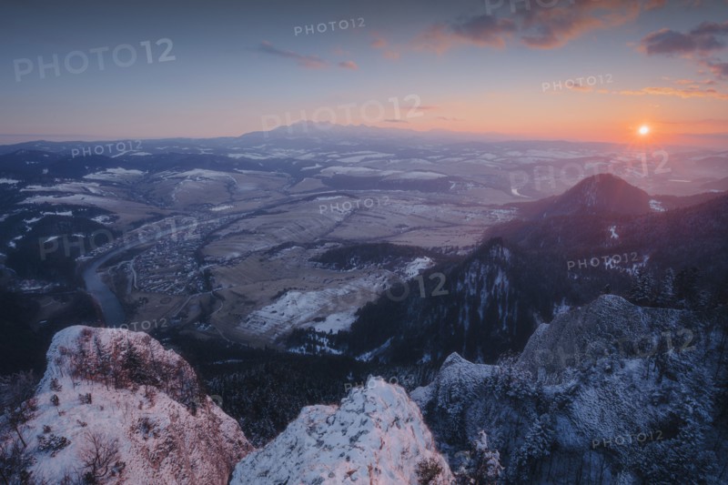 Poland, Lesser Poland, Mountain landscape in Pieniny National Park at sunset