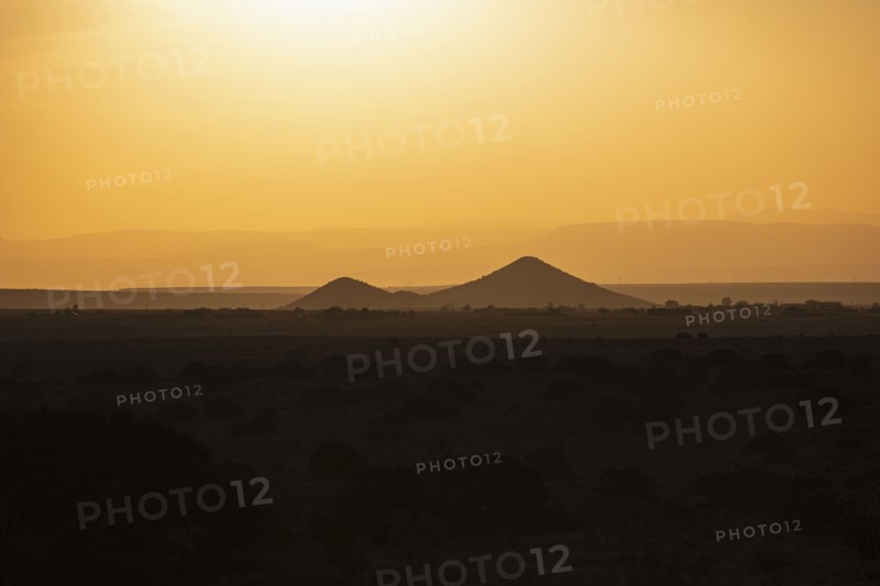Usa, New Mexico, Santa Fe, El Dorado, Sunset sky over desert landscape