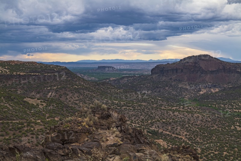 Usa, New Mexico, White Rock, Storm clouds gathering over White Rock Overlook