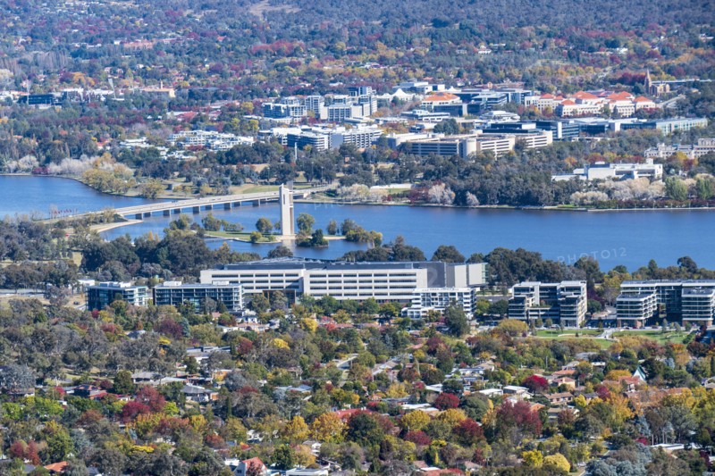 Australia, Australian Capital Territory, Canberra, Cityscape with Lake Burley Griffin