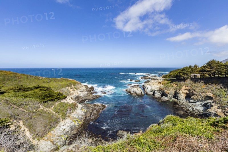 Usa, California, Big Sur, Pacific Ocean coastline with cliffs