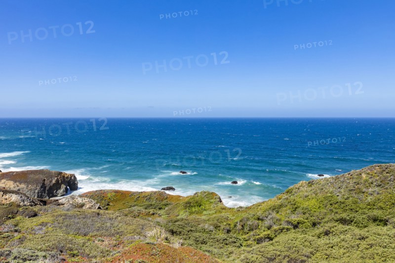 Usa, California, Big Sur, Pacific Ocean coastline with cliffs