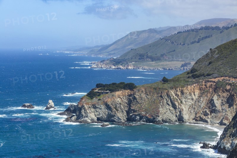 Usa, California, Big Sur, Pacific Ocean coastline with rocky cliffs