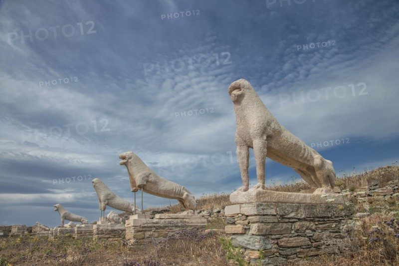 Sculptures on ruin walls
