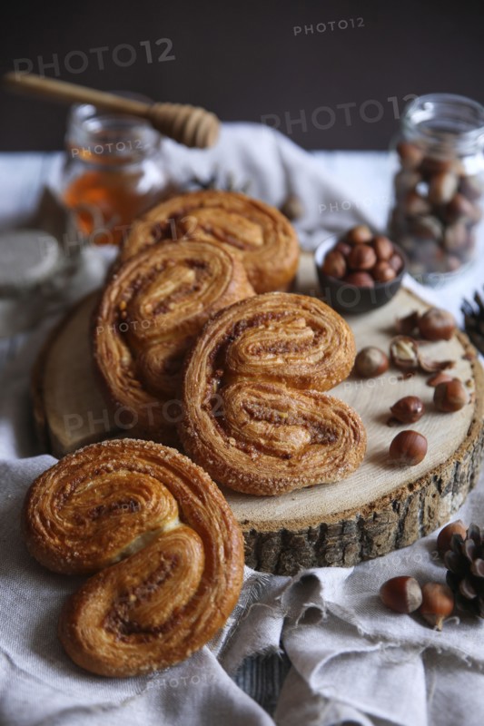 Pastry buns with nuts and honey